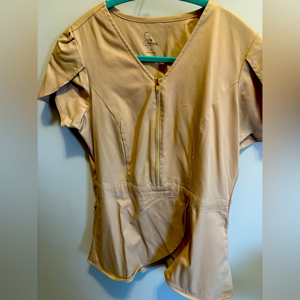 Jaanuu Scrub Tulip Top Size Small Color Cream